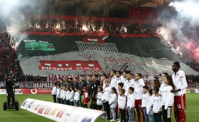 Ο Ναός στα... κόκκινα!