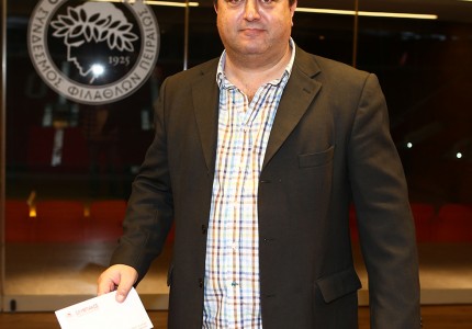 Ο Ερασιτέχνης έκοψε την πρωτοχρονιάτικη πίτα