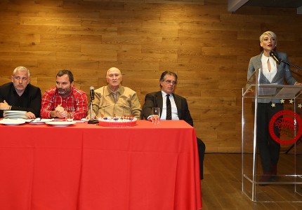 Ο Ερασιτέχνης έκοψε την πρωτοχρονιάτικη πίτα