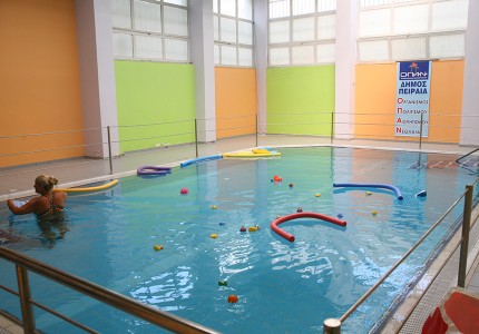 Ο Γιάννης Μώραλης στο 1ο ειδικό σχολείο Πειραιά