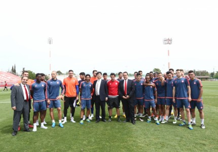 Ο Ολυμπιακός με τους «Kόκκινους Aετούς» της Σαγκάης!