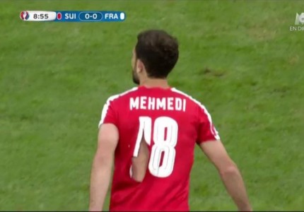 Χαμός με τις σκισμένες φανέλες της Ελβετίας!