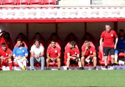 Εικόνες από το φιλικό
