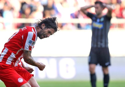 Μοίρασε 5άρες (photos, videos)