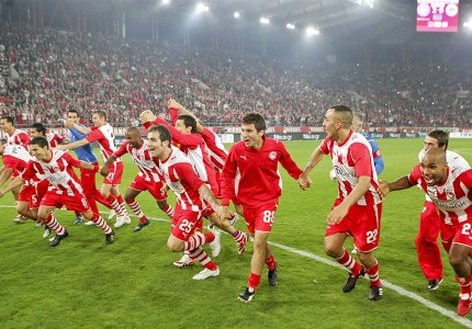Έτσι γλεντάει ο Πειραιάς (photos, video)
