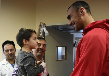 Μοίρασαν δώρα και χαμόγελα! (photos)