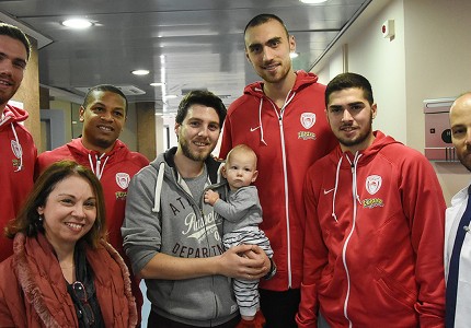 Μοίρασαν δώρα και χαμόγελα! (photos)