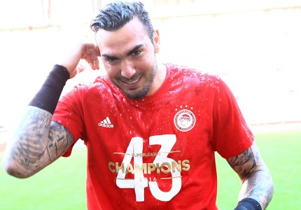 Χρόνια πολλά, γίγαντα Ρομπέρτο (photos, videos)