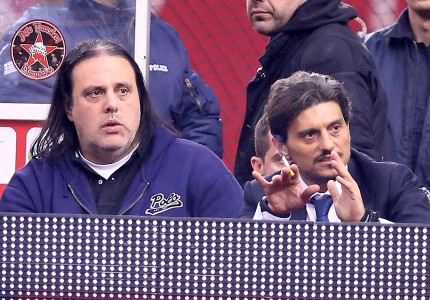 Κάτι συμπτώσεις και κάτι steward...