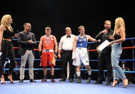 Θρύλος και στην Πυγμαχία! (photos)