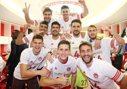 ΣΟΚ! Πανηγύρισαν οι παίκτες του Ολυμπιακού στα αποδυτήρια του Καραϊσκάκη, κίνδυνος αφαίρεσης βαθμών!