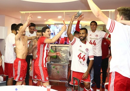 ΣΟΚ! Πανηγύρισαν οι παίκτες του Ολυμπιακού στα αποδυτήρια του Καραϊσκάκη, κίνδυνος αφαίρεσης βαθμών!