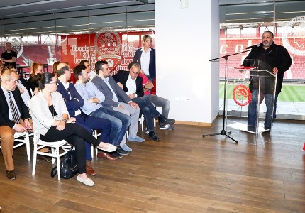 Κάτω τα χέρια από τον Γίγαντα Ολυμπιακό!