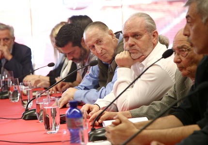 Κάτω τα χέρια από τον Γίγαντα Ολυμπιακό!