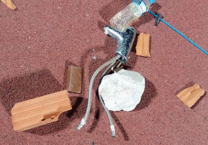 Τούβλα και βρύση στο μενού! (PHOTO)