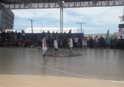 Μικρό το ενδιαφέρον στην Fanzone (video+photos)