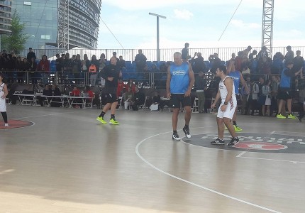 Μικρό το ενδιαφέρον στην Fanzone (video+photos)
