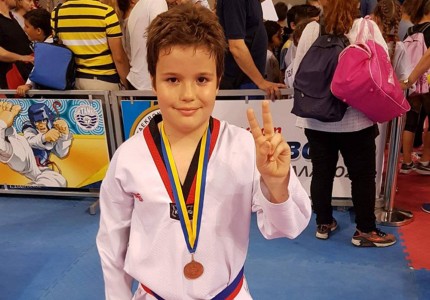 Τρία χρυσά, ένα χάλκινο