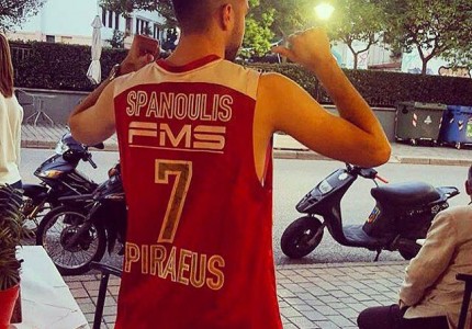 Ο τρελαμένος Φορτούνης έβαλε τη φανέλα του Σπανούλη!