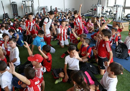 Εκατοντάδες παιδιά στο summer camp (photos)