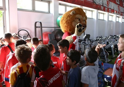 Εκατοντάδες παιδιά στο summer camp (photos)