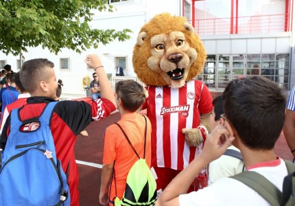 Εκατοντάδες παιδιά στο summer camp (photos)
