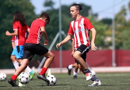 Εκατοντάδες παιδιά στο summer camp (photos)