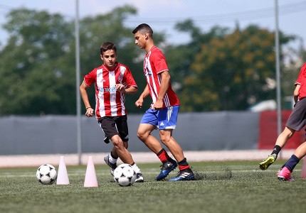 Εκατοντάδες παιδιά στο summer camp (photos)