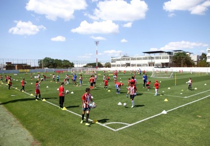 Εκατοντάδες παιδιά στο summer camp (photos)