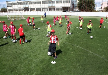 Εκατοντάδες παιδιά στο summer camp (photos)