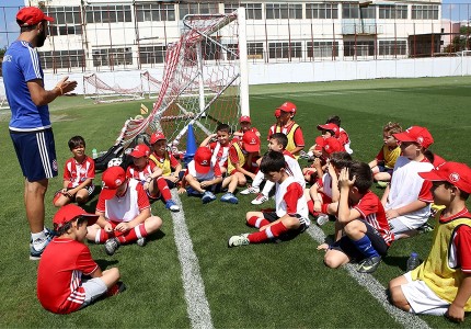 Εκατοντάδες παιδιά στο summer camp (photos)