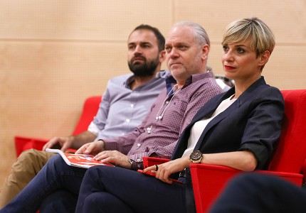 Όλοι μαζί μία γρο8ιά