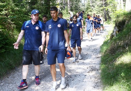 Το οικογενειακό γεύμα του Θρύλου (photos)