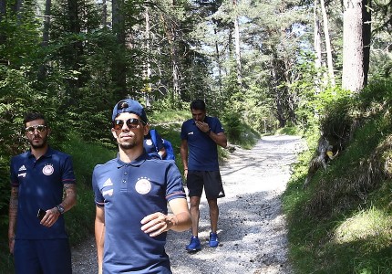 Το οικογενειακό γεύμα του Θρύλου (photos)