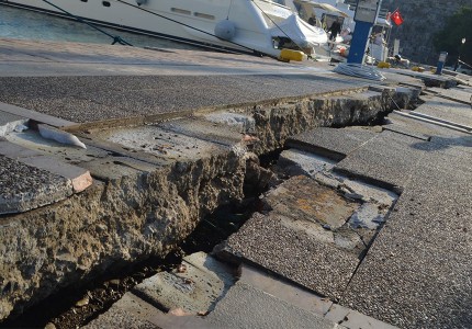 Κόπηκε στα δύο το λιμάνι της Κω! (photo)