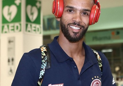 Στη βάση του ο Ολυμπιακός (photos)