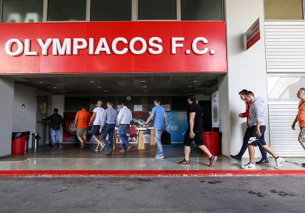 Ουρές και σήμερα στο Ναό (photos)