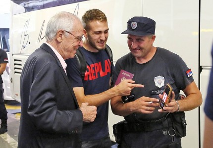 Τι έδειξε ο αστυνομικός σε Σάββα και Φορτούνη; (Photo)