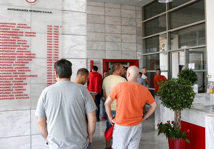 Ουρές και σήμερα στο Ναό (photos)