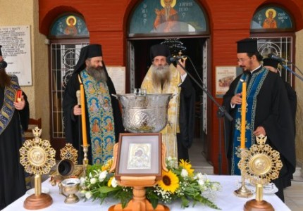 Ο πρόεδρος του Θρύλου, δίπλα στους μαθητές του Πειραιά
