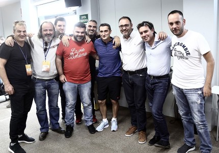 Το χαμόγελο του Ερνέστο με τους Έλληνες!
