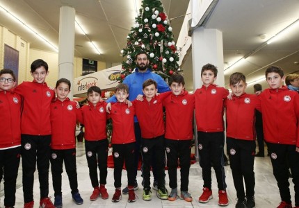 Η ακαδημία στη γιορτή των Παραπολιτικών