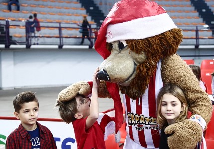 Γιορτινή ατμόσφαιρα στο ΣΕΦ (photos)