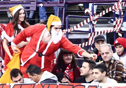 Γιορτινή ατμόσφαιρα στο ΣΕΦ (photos)