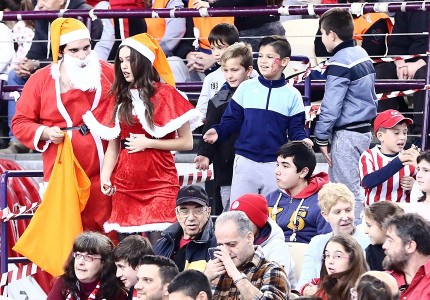 Γιορτινή ατμόσφαιρα στο ΣΕΦ (photos)