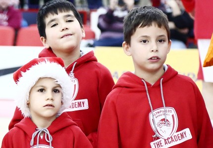 Γιορτινή ατμόσφαιρα στο ΣΕΦ (photos)