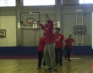 ONE TEAM και Θρύλος μαζί!