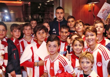 Υποδοχή και από τους πιτσιρικάδες