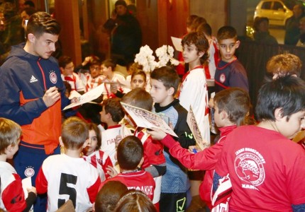 Υποδοχή και από τους πιτσιρικάδες