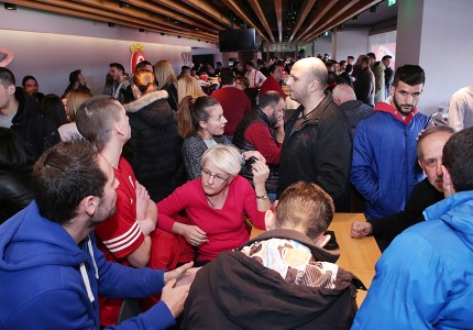 Γιόρτασε ο Θρύλος των επιτυχιών! (Photos)